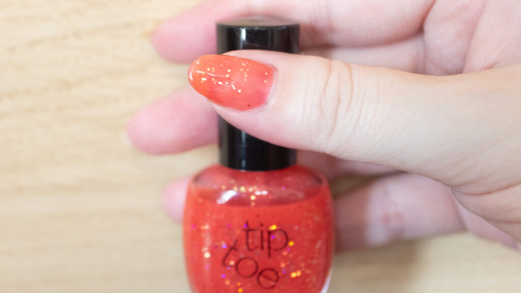 tip toe ネイルポリッシュ511 Sour Strawberryを実際に塗ったネイルの仕上がり写真