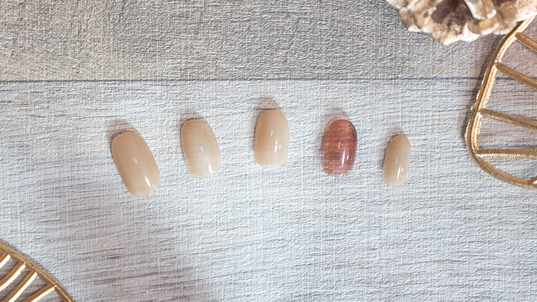 時短でできるブラウンとベージュのバレンタインネイルデザイン